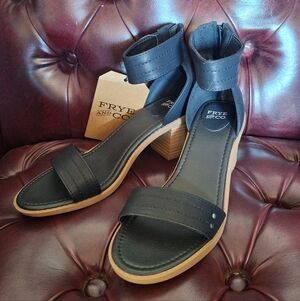 FRYE Zaki Size 9.5 Black Leather Ankle-Strap Zip Up Block Heel Sandals NWT
